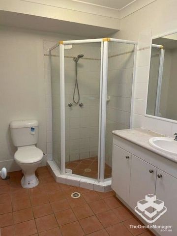 Spacious 3-Bed Villa in Resort style complex â 2 Weeks Rent-Free! - Photo 2