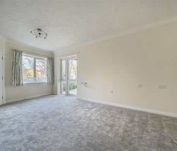 William Lodge, Malmesbury - Photo 2