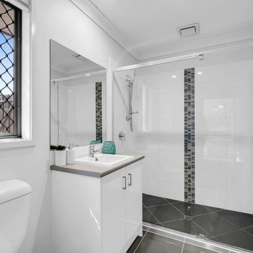 Modern 4-Bed Family Home with Dual Living Spaces in Vibrant Yarrabilba 🌟 - Photo 1