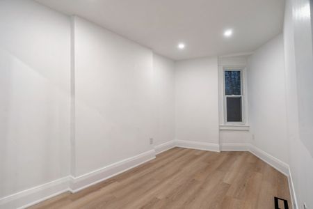 For Lease - 2555 Dundas Street Unit# Second Floor, Toronto, Ontario - Photo 4