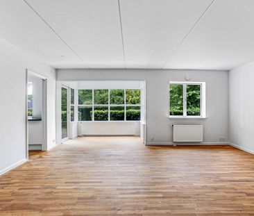 Stor og rumlig 4-værelses lejlighed ved Furesø med privat altan. De... - Foto 6