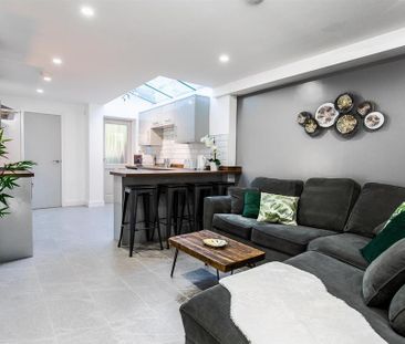 1 bedroom in a house share to rent - Photo 5