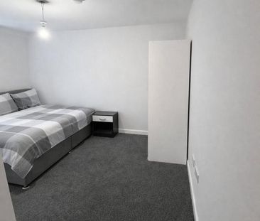 4 bedroom terraced house to rent - Photo 3