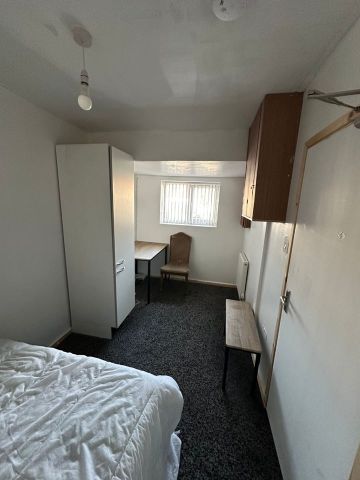 Room in a Shared House, Perry Park Crescent, B42 - Photo 2