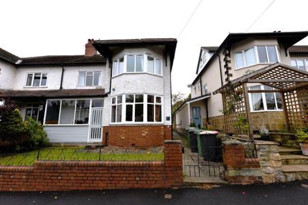 7 bedroom House in Moor Park Drive, Leeds - Photo 5