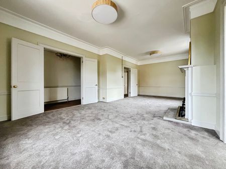 Straight Road, Old Windsor, Windsor, Berkshire, SL4 2RL - Photo 5