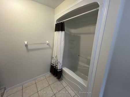 Condo Townhouse For Lease | X8138958 - Photo 4