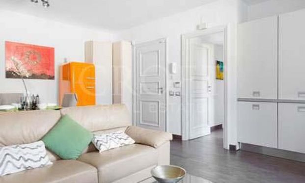 Trastevere: Furnished 1 Bedroom, lovely gated complex, excellent restored. Living-kitchen, bedroom, 2 baths, parquet, sunny, silent. Ref 1061 - Photo 1