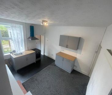 2 bedroom terraced house to rent - Photo 3