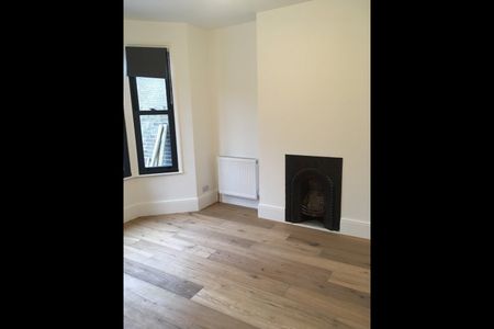 2 Bed Flat, Fairthorn Road, SE7 - Photo 2