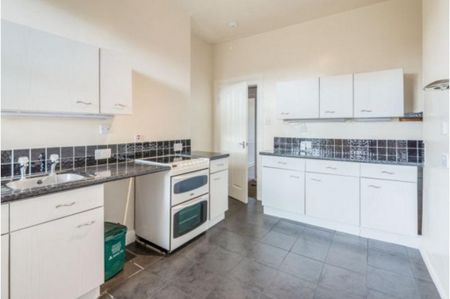 3 bedroom maisonette to rent - Photo 4