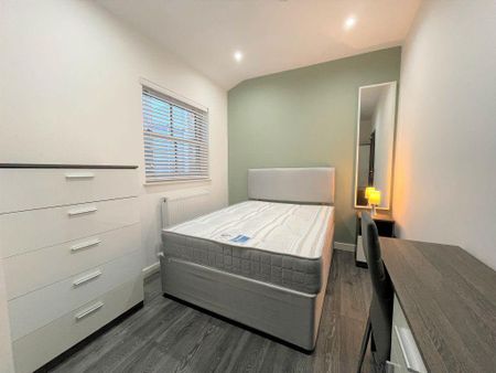 1 bedroom in a house share to rent - Photo 3
