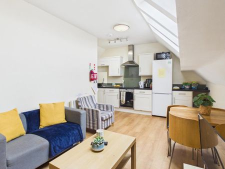 4 bedroom flat to rent - Photo 2