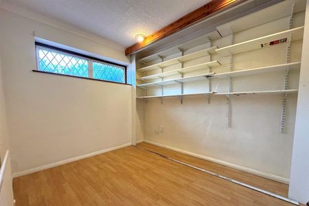 4 bedroom detached house to rent - Photo 3