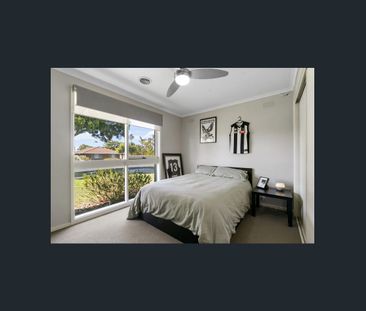 Stylish Home In West End - Photo 3