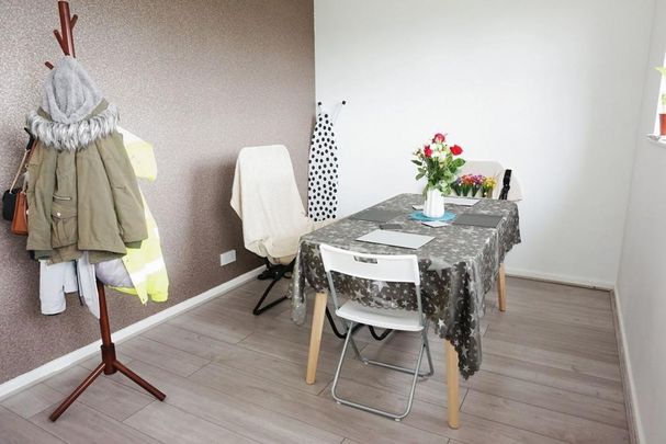 2 bedroom property to rent - Photo 1