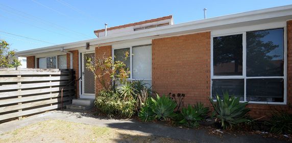 Centrally Located - Photo 2