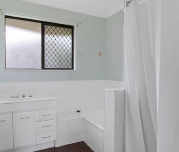 Brick home that effortlessly brings timeless charm - Photo 4