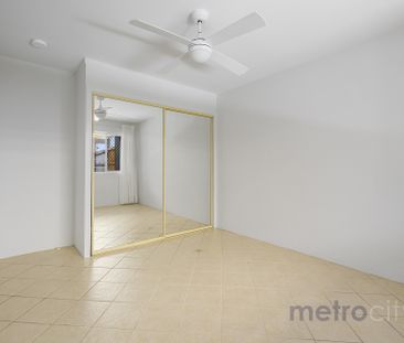 Bright, Breezy & Perfectly West End! - Photo 1