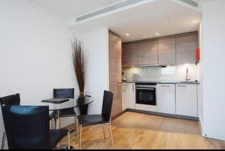 1 Bed Flat, St. George Wharf, SW8 - Photo 3