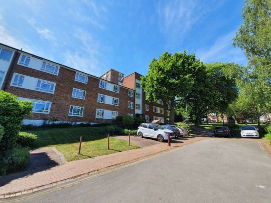 4 Bed Flat, Lindale, SW19 - Photo 1