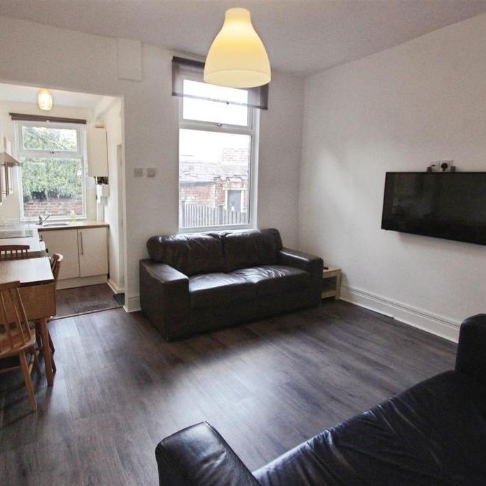 3 bedroom terraced house to rent - Photo 1