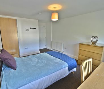 39 Alumhurst Road, Bournemouth, Dorset, BH4 8EW - Photo 4