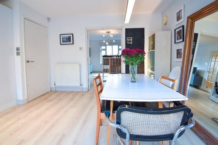 3 Bed End Terrace, Lords Close, SE21 - Photo 3