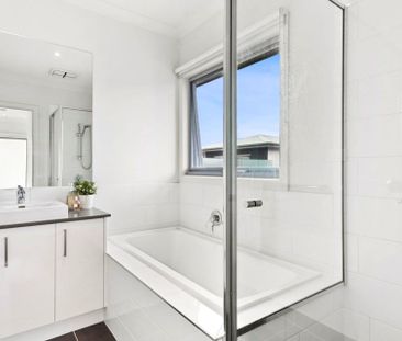 New Townhouse 200m from the Shore. - Photo 5