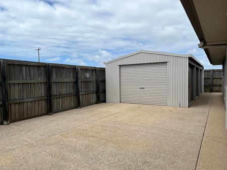 12 Lancaster Way, 4740, Ooralea - Photo 4