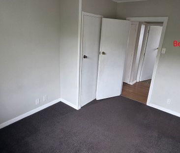 3-Bedroom Home with Garage Near UC & Bush Inn - Photo 4