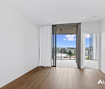 Luxury West End Apartment with River Views - Photo 3