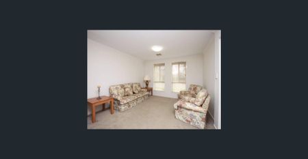 Comfortable Family Living in Hillcrest - Photo 2