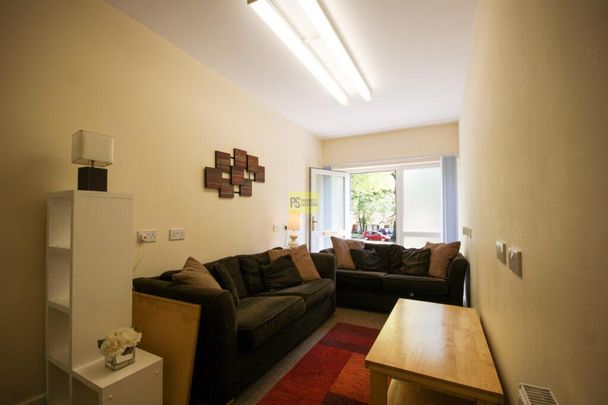 4 bedroom semi-detached house to rent - Photo 1