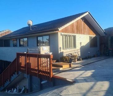 Spacious 3BR Home in Papatoetoe - Photo 1