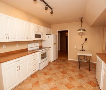 796 Blythwood Drive, North Vancouver - Photo 2