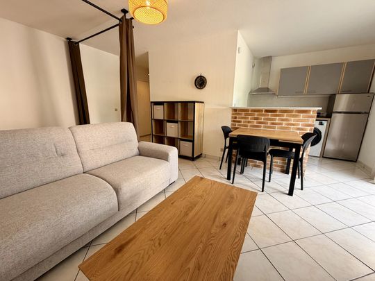 Studio meublé, coin nuit, balcon et garage - Photo 1