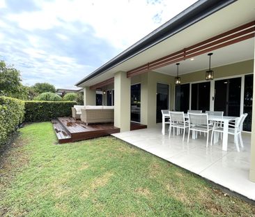 Stunning Modern Family Home with Ducted Air Conditioning - Photo 6