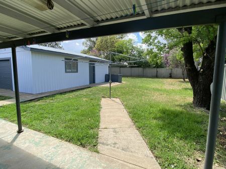 Charming Country Living in Dubbo – 3 Bedroom Home for Rent - Photo 4