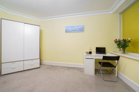 Private Mansion Block, Freshly Redecorated Compact to Rent in Central London - Photo 3