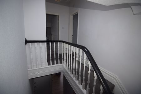 To Let 1 Bed Apartment - Photo 5