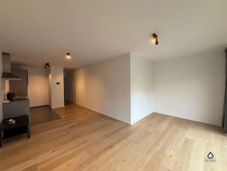 Ruim 2-slaapkamerappartement nabij het bruisende Eilandje - Photo 2