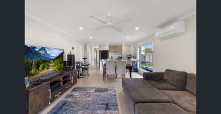 Impeccable Family Living only 800m from the Waterfront - Photo 2