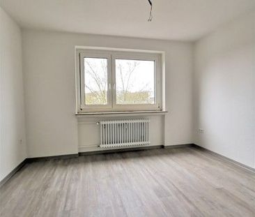 Frisch renovierte 3-Zi.-Whg. mit Tageslichtbad und Balkon - Photo 1