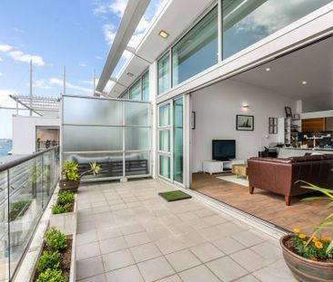 Harbour Views & City Vibes! - Photo 5