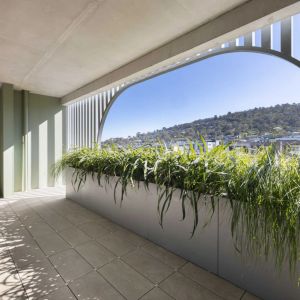 Modern Marina-View Apartment in Martha Cove - Photo 2