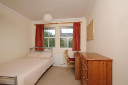3 bedroom flat to rent - Photo 4