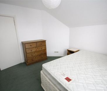 4 bedroom semi-detached house to rent - Photo 4