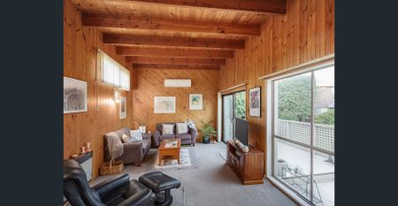 A FANTASTIC FAMILY HOME IN A GREAT LOCATION! - Photo 4