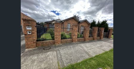 A Chic, Spacious Unit You’ll Instantly Call Home - Photo 2